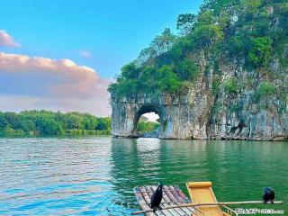 桂林旅游必去十大景点：象鼻山、独秀峰、两江四湖、七星公园、漓江、龙脊梯田、阳朔西街、遇龙河、银子岩等
